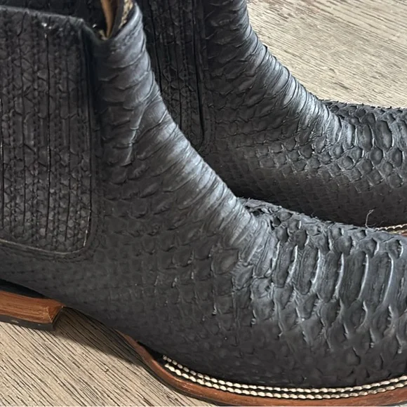 Men's Black Textured Leather Boots